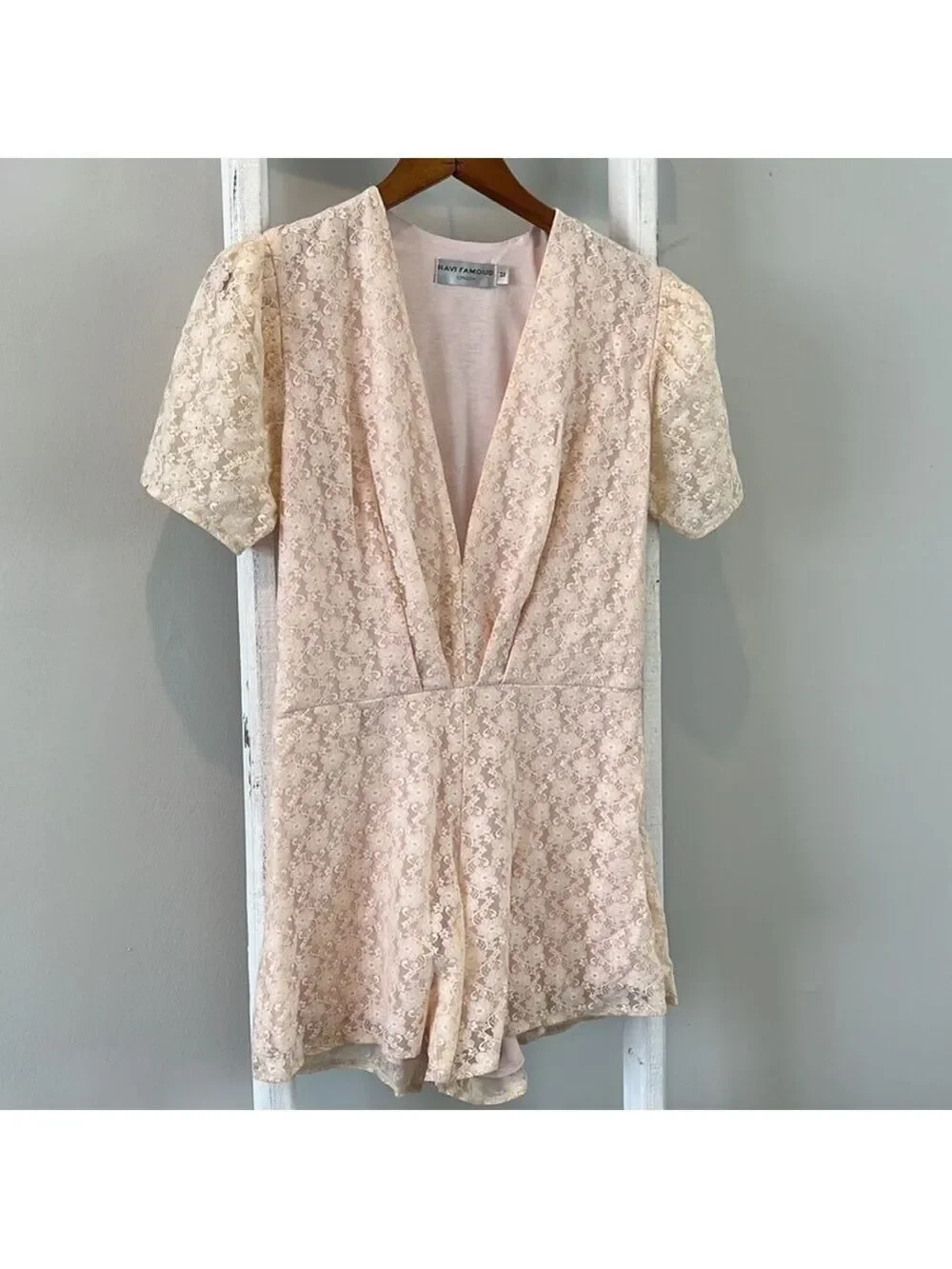 𝅺ravi Famous lace deep v romper size 12